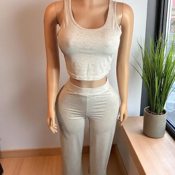 Sleek Gray Two-Piece Outfit - Picture 6 of 6